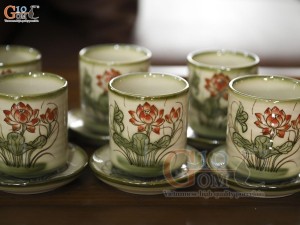 Bộ ấm tích men vuốt vẽ sen đỏ, dung tích 1.5l