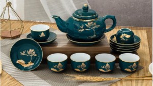 Bộ ấm chén dáng quả hồng vẽ sen vàng xanh cổ vịt dung tích 350ml