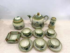 Bộ ấm chén dáng trái đào men vuốt vẽ tre xanh,dung tích 500ml