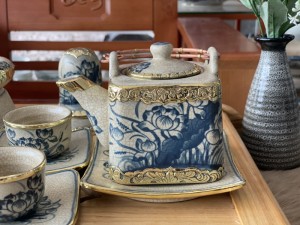 Bộ ấm chén dáng vuông men rạn bọc đồng, họa tiết hoa sen, đầy đủ phụ kiện