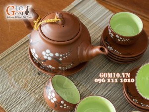 Bộ ấm chén gốm dáng trúc vẽ hoa mai chén lòng xanh 350ml