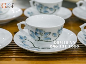 Bộ ấm chén Hoàng Cung Vẽ Sen Xanh Men Trắng 