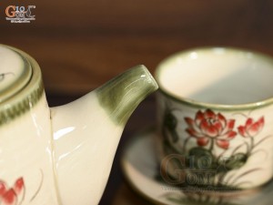 Bộ ấm trà men vuốt vẽ hoa sen đỏ, 750ml
