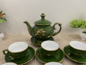 Bộ ấm chén phú quý men xanh vẽ hoa Sen kẻ chỉ vàng kim, dung tích 500ml