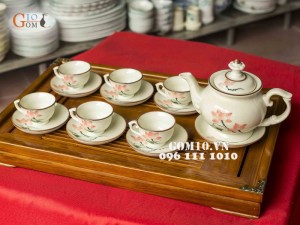 Bộ ấm chén Phú Quý Vẽ Hoa Sen Men Kem