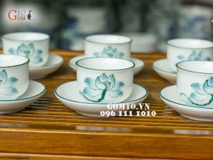 Bộ ấm chén Quai Đồng Vẽ Sen Xanh Men Trắng