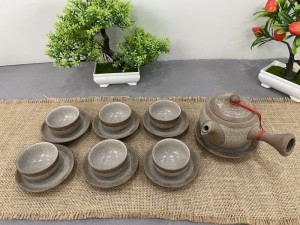 Bộ ấm chén dáng tròn quai ngang gốm hồng sa, quẹt trắng, 300ml