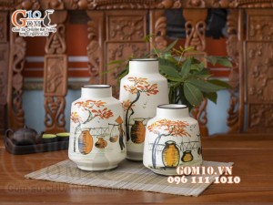 Bộ ba lọ hoa men kem vẽ cảnh làng quê, cao 25cm