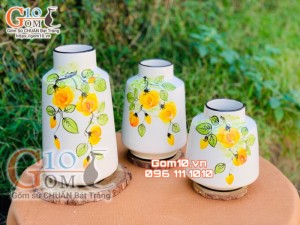 Bộ ba lọ hoa men kem vẽ hoa hồng vàng