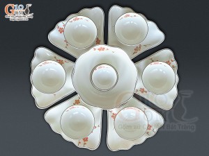 Bộ bát đĩa hoa mặt trời men kem vẽ hoa Đào đỏ 55cm, 15 chi tiết