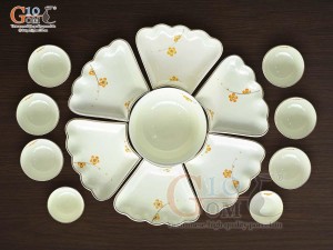 Bộ bát đĩa hoa mặt trời men kem vẽ hoa mai, đường kính 55cm