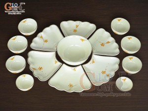Bộ bát đĩa hoa mặt trời men kem vẽ hoa mai, đường kính 55cm