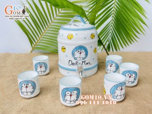 Bộ bình nước dáng vại men trắng vẽ Doremon, 2,5L