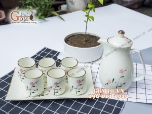 Bộ bình nước men kem vẽ Đào phai khay chữ nhật, Dung tích 1,5L