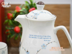 Bộ bình nước men kem vẽ Đào xanh in logo quà tặng