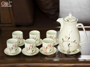 Bộ bình nước men kem vẽ hoa Đào hồng. 1.5L