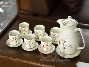 Bộ bình nước men kem vẽ hoa Đào hồng. 1.5L