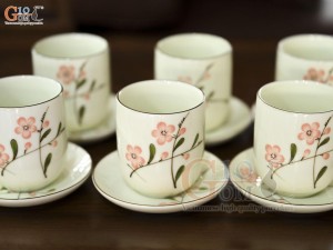 Bộ bình nước men kem vẽ hoa Đào hồng. 1.5L