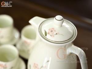 Bộ bình nước men kem vẽ hoa Đào hồng. 1.5L