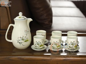 Bộ bình nước men kem vẽ hoa sen màu, 1.5L