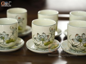 Bộ bình nước men kem vẽ hoa sen màu, 1.5L