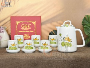 Bộ bình nước men kem vẽ hoa Sen vàng, 1 Lít