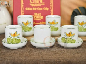 Bộ bình nước men kem vẽ hoa Sen vàng, 1 Lít