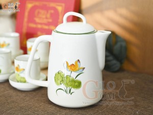 Bộ bình nước men kem vẽ hoa Sen vàng, 1 Lít