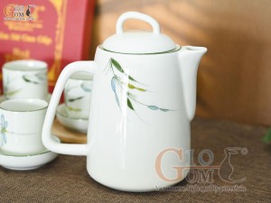 Bộ bình nước men kem vẽ hoa Trúc Chuồn, 1 Lít