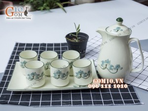 Bộ bình nước men kem vẽ Sen xanh khay chữ nhật, Dung tích 1,5L