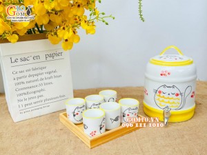 Bộ bình nước men trắng vẽ Mèo Ú chỉ vàng 2,5 Lít