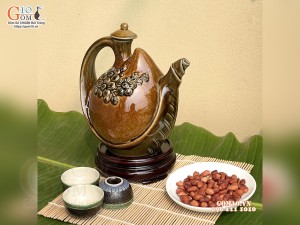 Bộ bình rượu dáng quả soài men mật đắp hoa 750ml
