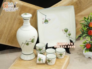 Bộ bình rượu men kem vẽ đài Sen, 700ml