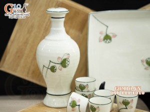Bộ bình rượu men kem vẽ đài Sen, 700ml