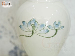 Bộ bình rượu men kem vẽ Sen xanh, 700ml