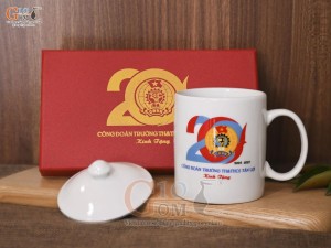 Bộ cốc sứ đôi, quai tròn men trắng có nắp in logo quà tặng, 350ml