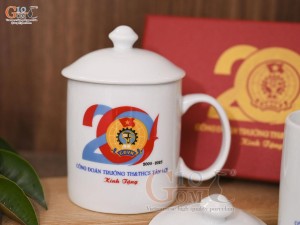 Bộ cốc sứ đôi, quai tròn men trắng có nắp in logo quà tặng, 350ml