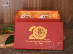Bộ cốc sứ đôi, quai tròn men trắng có nắp in logo quà tặng, 350ml