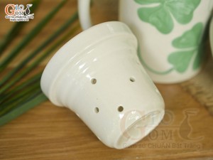 Bộ cốc sứ lọc trà men bóng vẽ cỏ bốn lá, 300ml