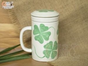 Bộ cốc sứ lọc trà men bóng vẽ cỏ bốn lá, 300ml