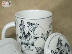 Bộ cốc sứ lọc trà men bóng vẽ hoa Sen đen, 300ml