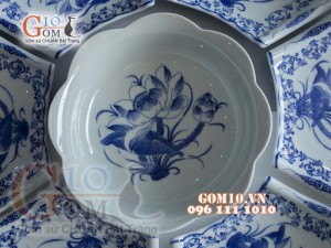 Bộ đĩa hoa mặt trời dáng cuốn thư men lam cổ vẽ sen dây