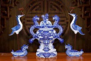 Bộ đỉnh hạc men lam đắp nổi vẽ kỹ, đình cao 55cm ( cả chân kê)