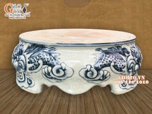 Chân kê đỉnh hạc men rạn cổ đắp nổi