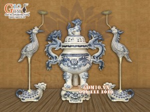 Bộ đỉnh hạc men rạn cổ đắp nổi chân đồng, 65cm