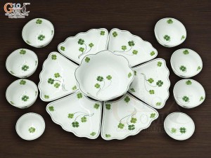 Bộ đồ ăn hoa mặt trời men lam cổ vẽ cỏ ba lá, đường kính 45cm