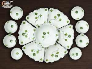 Bộ đồ ăn hoa mặt trời men lam cổ vẽ cỏ ba lá, đường kính 45cm