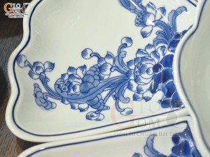 Bộ đồ ăn hoa mặt trời men lam cổ vẽ hoa Sen dây, đường kính 45cm