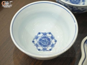 Bộ đồ ăn hoa mặt trời men lam cổ vẽ hoa Sen dây, đường kính 45cm