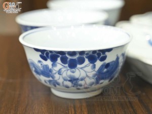 Bộ đồ ăn hoa mặt trời men lam cổ vẽ hoa Sen dây, đường kính 45cm